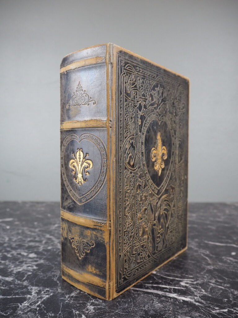 Flurdelise Book