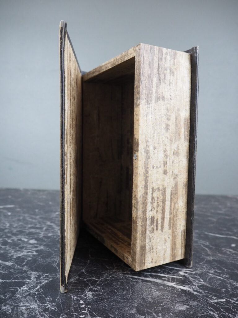 Flurdelise Book - Image 3