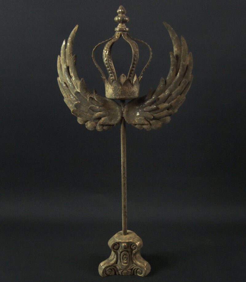 Wing and crown candle holder