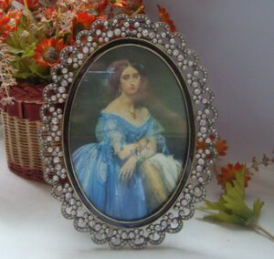 OVAL PHOTO FRAME