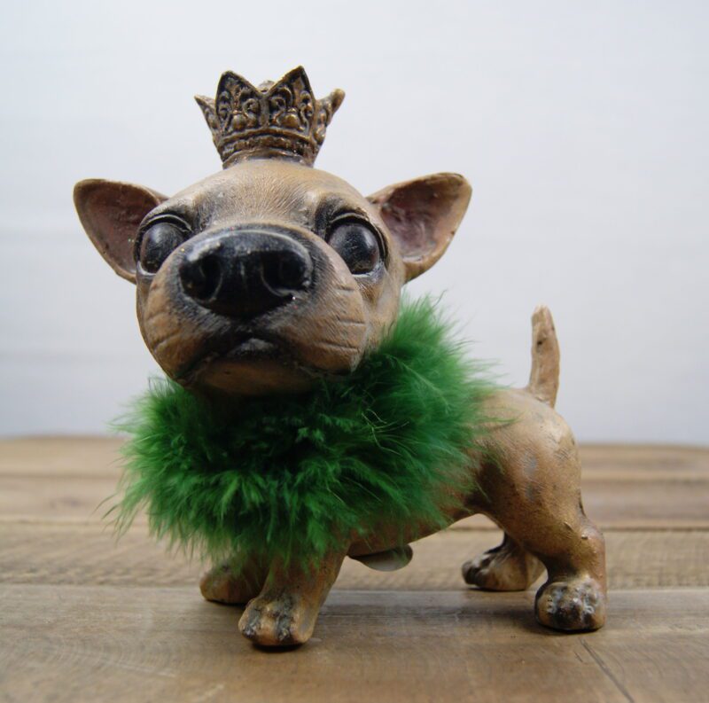 BULLDOG SMALL W/ FEATHER W/O CRWN