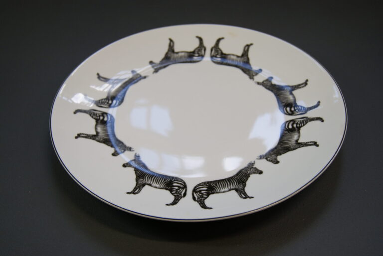 ROUND PLATE ZEBRA