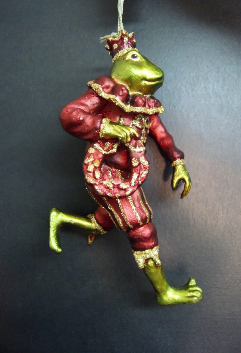 Prince frog holding wreath
