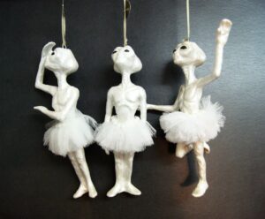 Ballerina alien A/3 white w/skirt