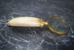 Resin Horn Magnifying glass