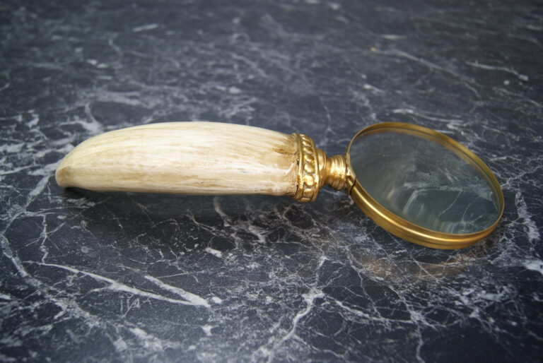 Resin Horn Magnifying glass