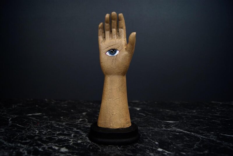 Sml Hand w/ Eye OC Cracking