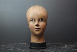 Mannequin head pda