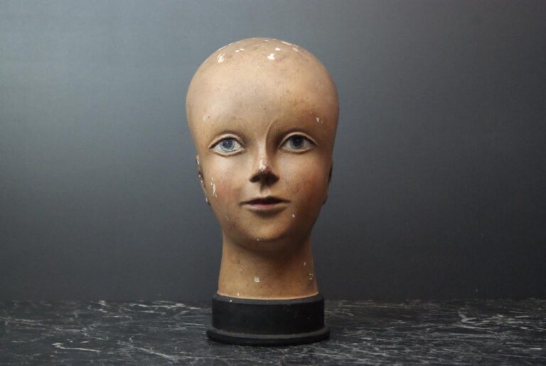 Mannequin head pda