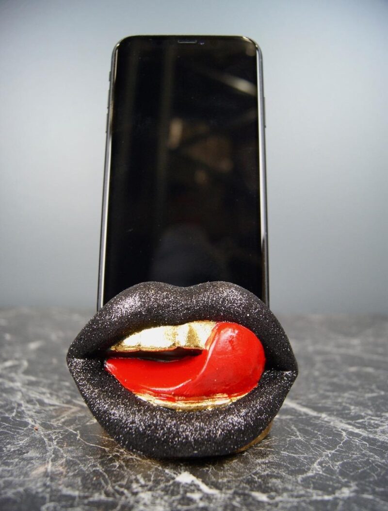 LIPS PHONE HOLDER BLK GLT GLD