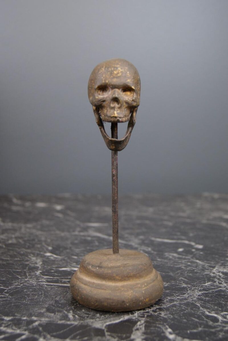 SKELETON ON STND SML BRASS