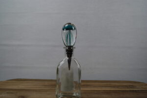 Glas jellyfish bottle stopper blue