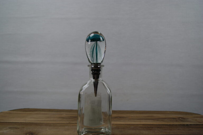 Glas jellyfish bottle stopper blue