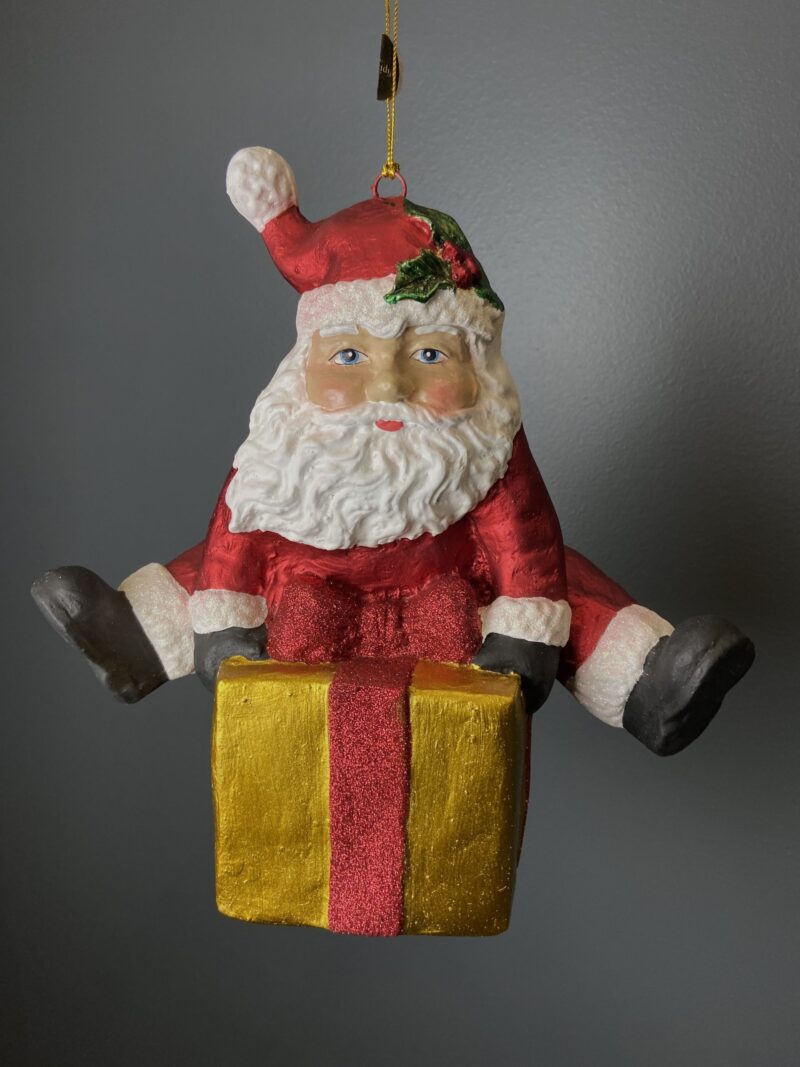 Sta sit on gifts