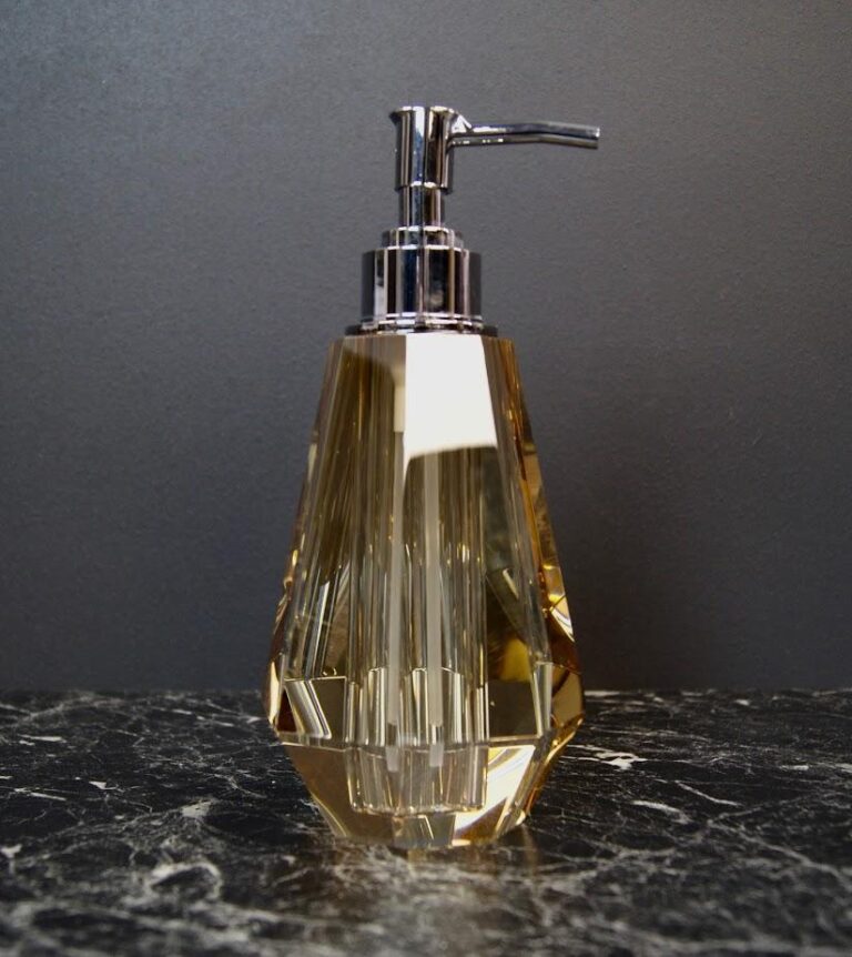 Crystal Liquid Holder