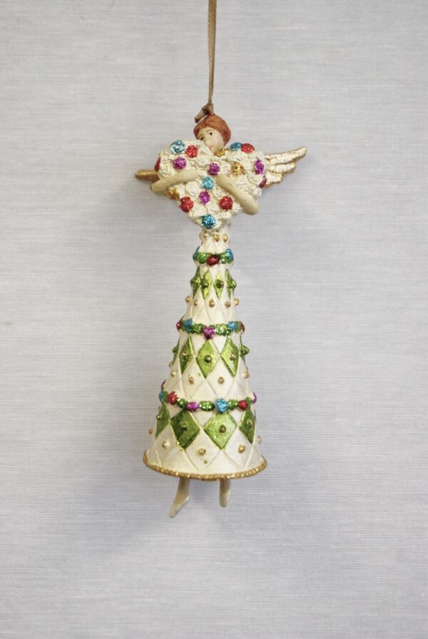 Lady Holding Heart W/ Diamond