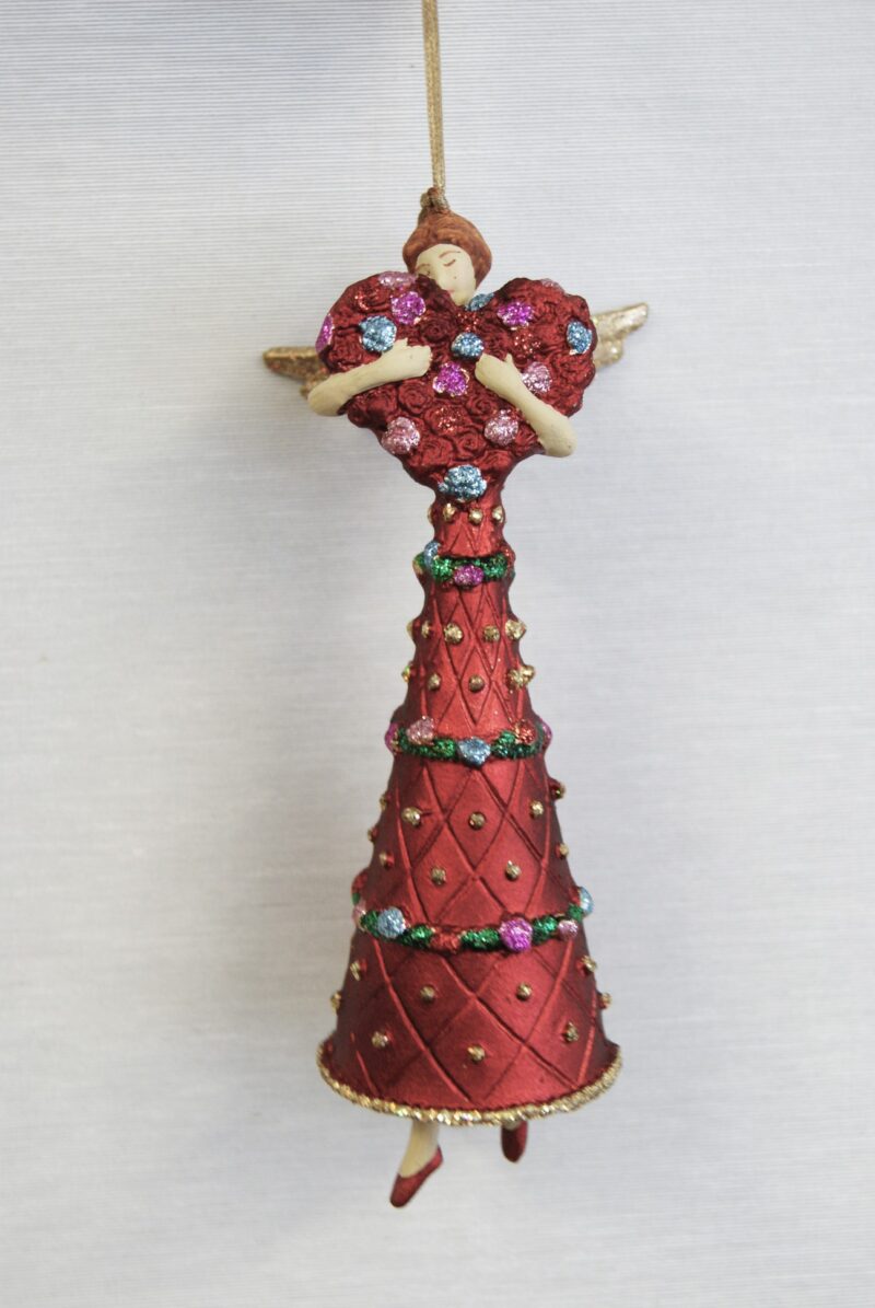 Lady Holding Heart W/ Diamond