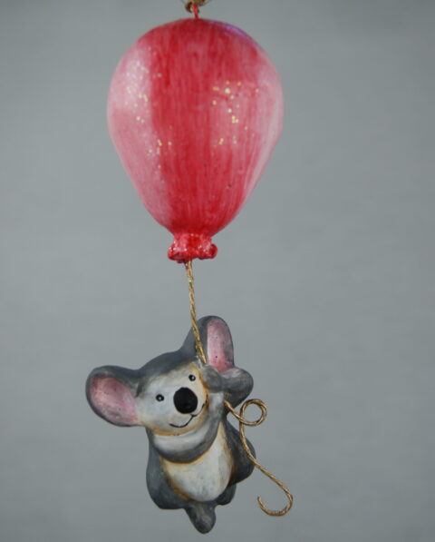 Kokokoala holding balloon latex
