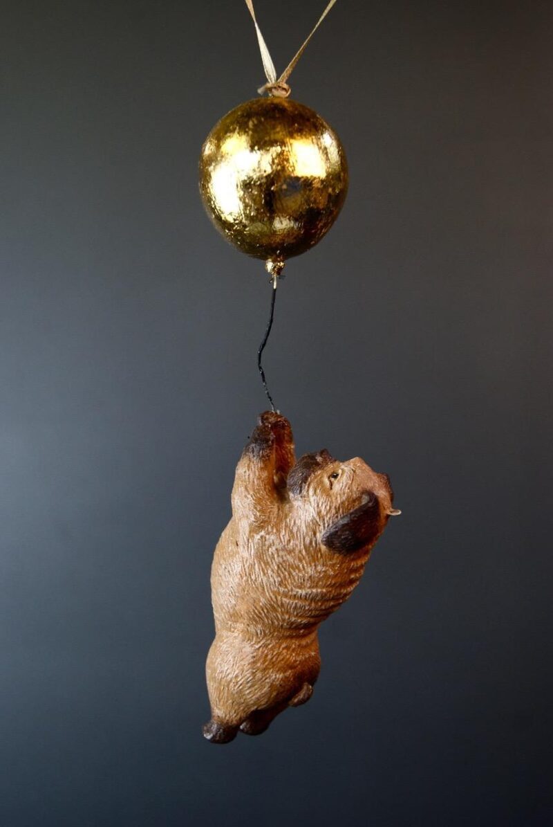 Brutus Holding Balloon brown/gold balloon