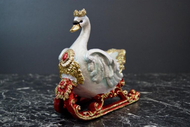 Swan Tealight Pearl White with Red Sleigh