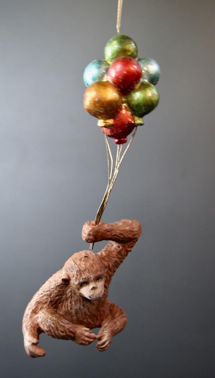 Marty Monkey holding balloons latex brown/white