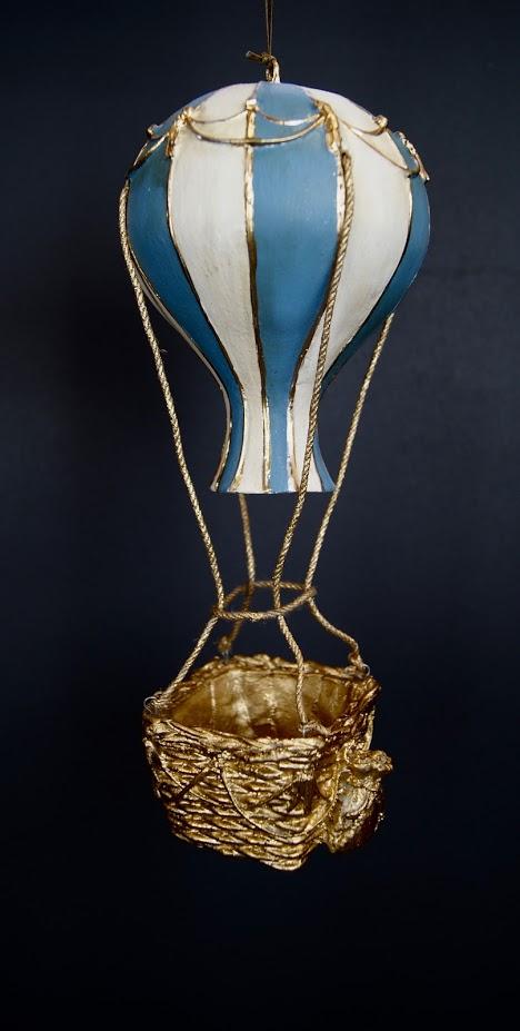 Small Airballoon blue/white stripes gold basket & details