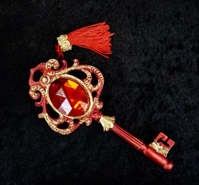 Amaris' key orn satin red with gem and tassel