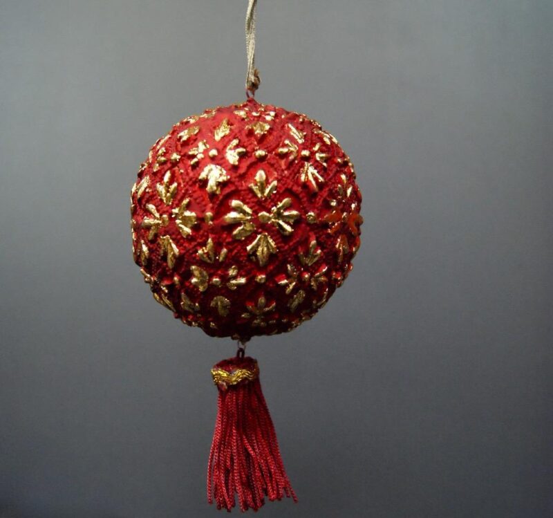 Arabesque Pattern orn GL & Sat Red w/ tassel