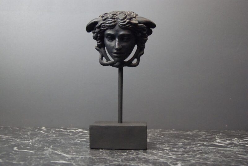 Medusa's Head Tabletop Black head and base