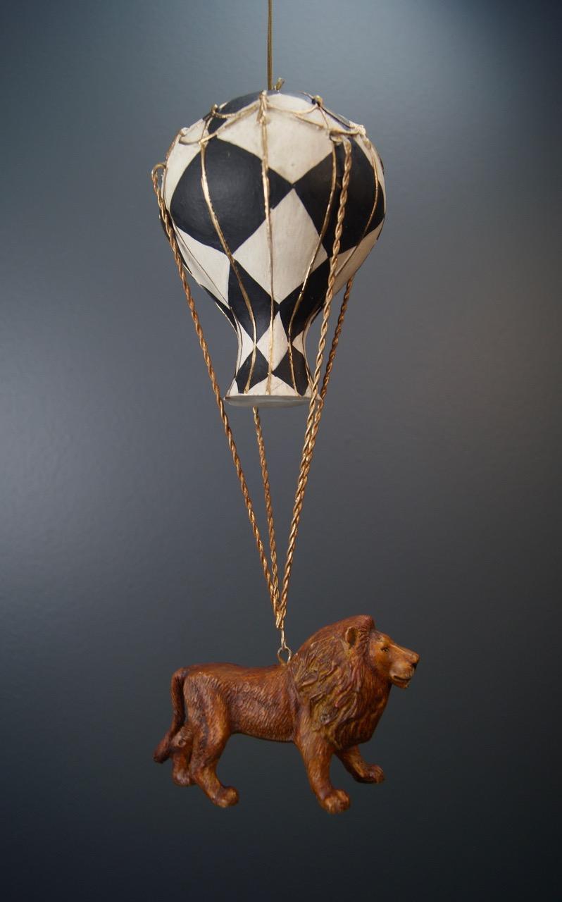 Small Airballoon w Lion Black/white Gold Ant Details