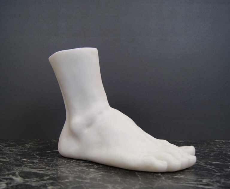 L12" male feet
