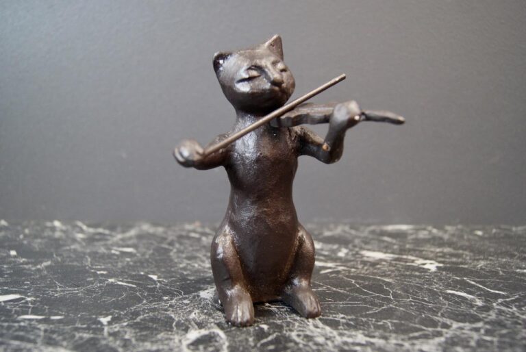 Cat w Violin