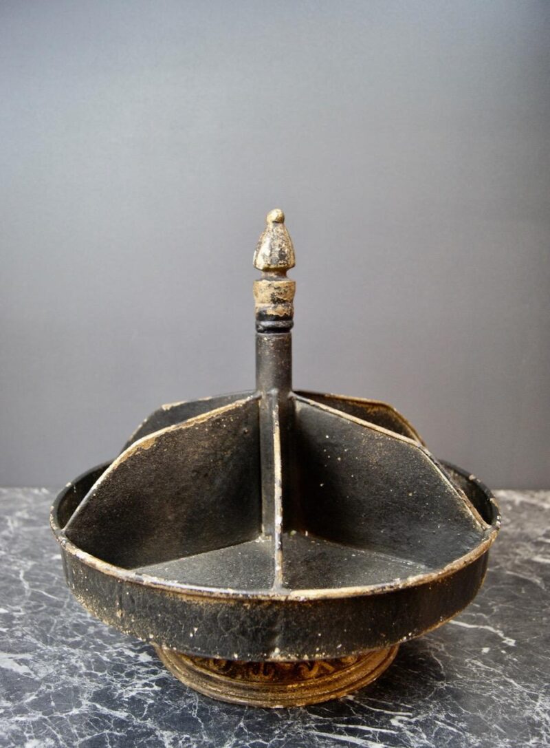 Plate W Stand