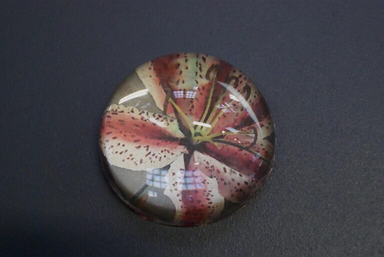 Paperweight flower