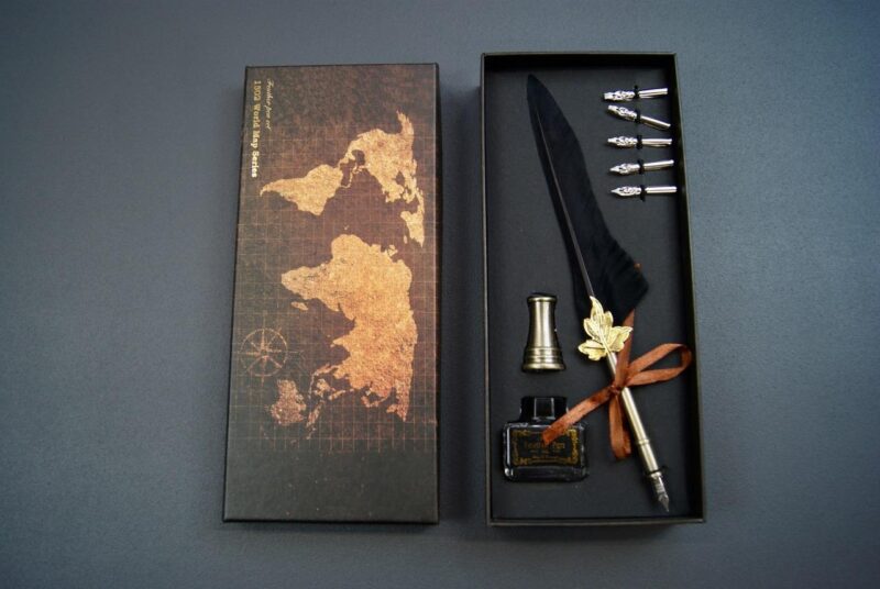 Quill ink set with pen stand