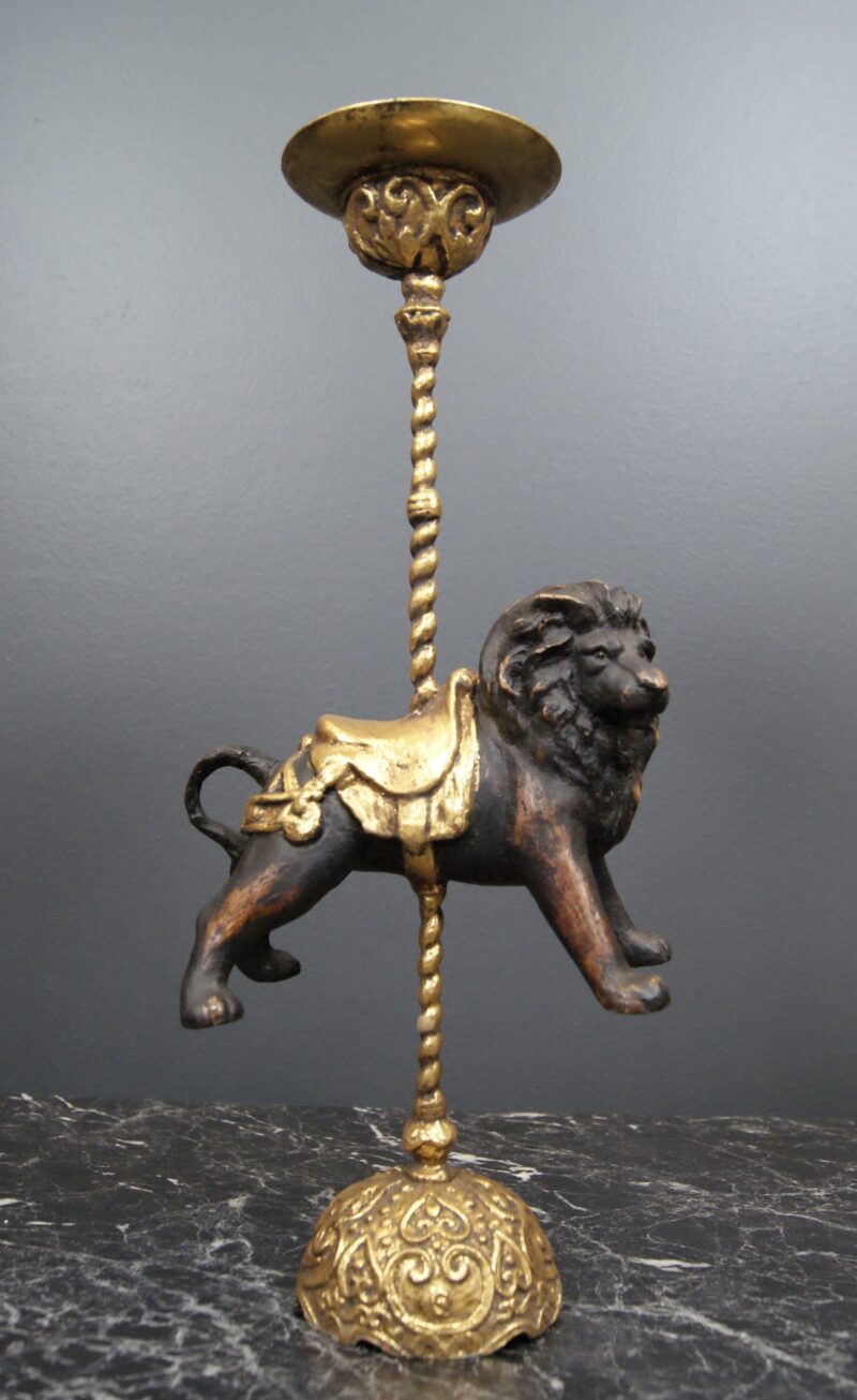 Lion CH Black GL Antique Distress