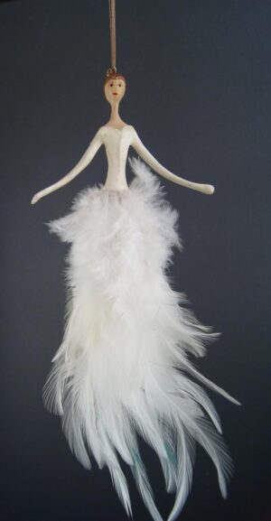 Lady Mean W/Feathers Wht