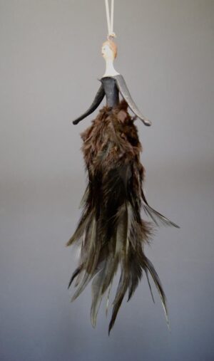 Lady Mean W/ Feathers Blck