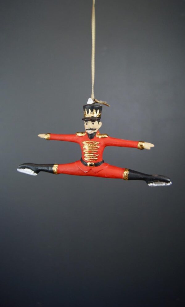 Splitting Nutcracker Red GL