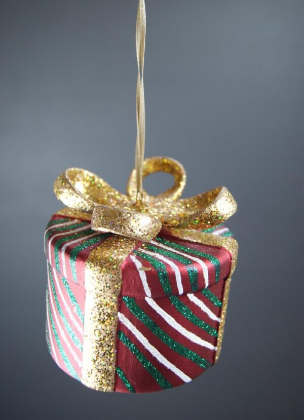 Round Gift box orn Satin Red with Green/White glits