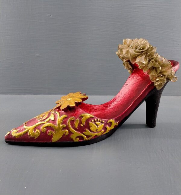 Shoe T. Top Satin red with GL details