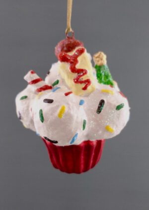Cupcake orn latex white