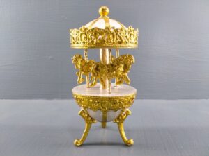 Small Carousel orn pearl white w/ GL
