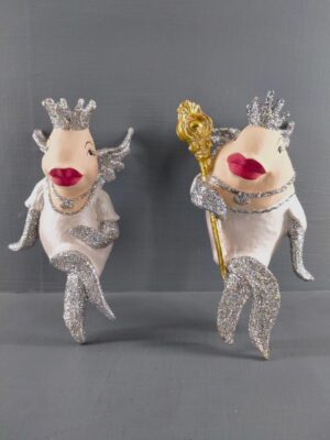 Pouty lips queen fish pearlized w/ glits a/2