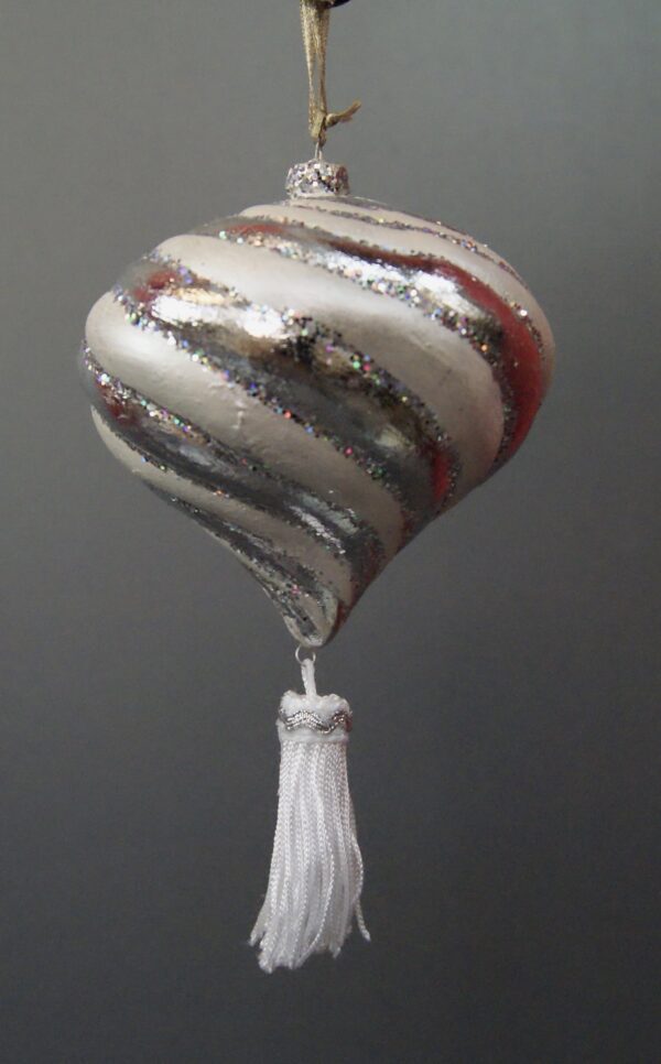 Swirl top orn White w/ tassel