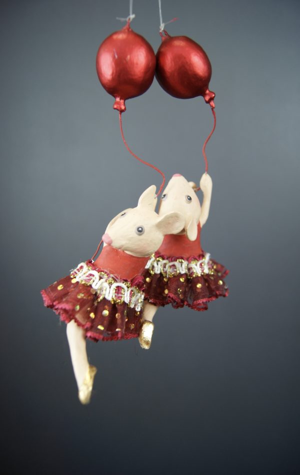 Mouse w/ balloon orn red skirt