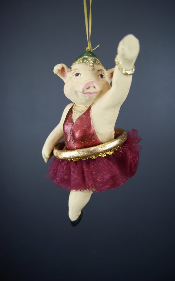 Pig in hoop sat red w/glitter