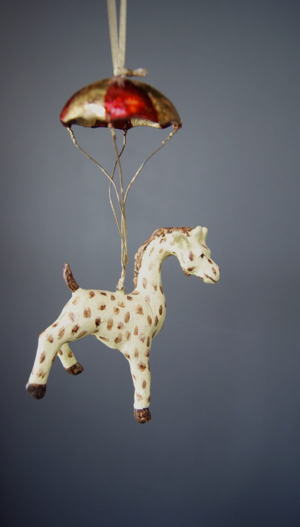Gerry giraffe w/ satin colored parachute