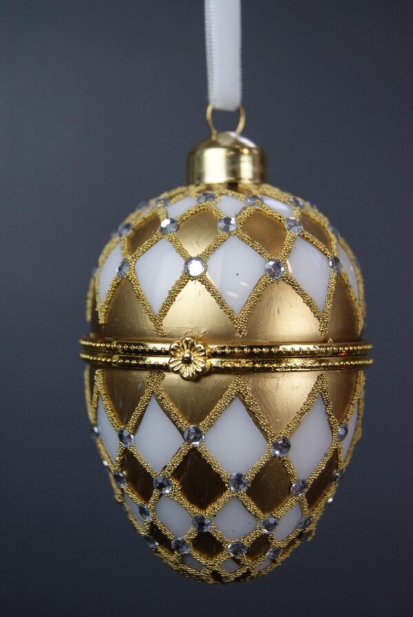 Glass egg box  white 8,5 cm
