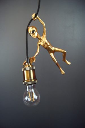 Alien hanging gold